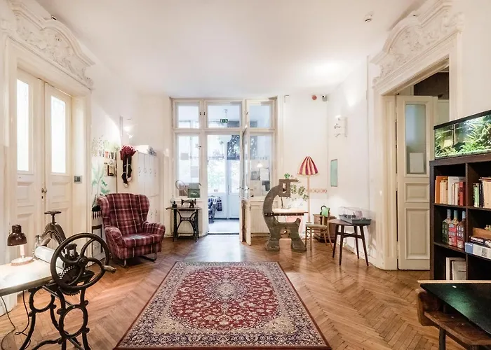 Baroque Hostel&Coworking Budapest